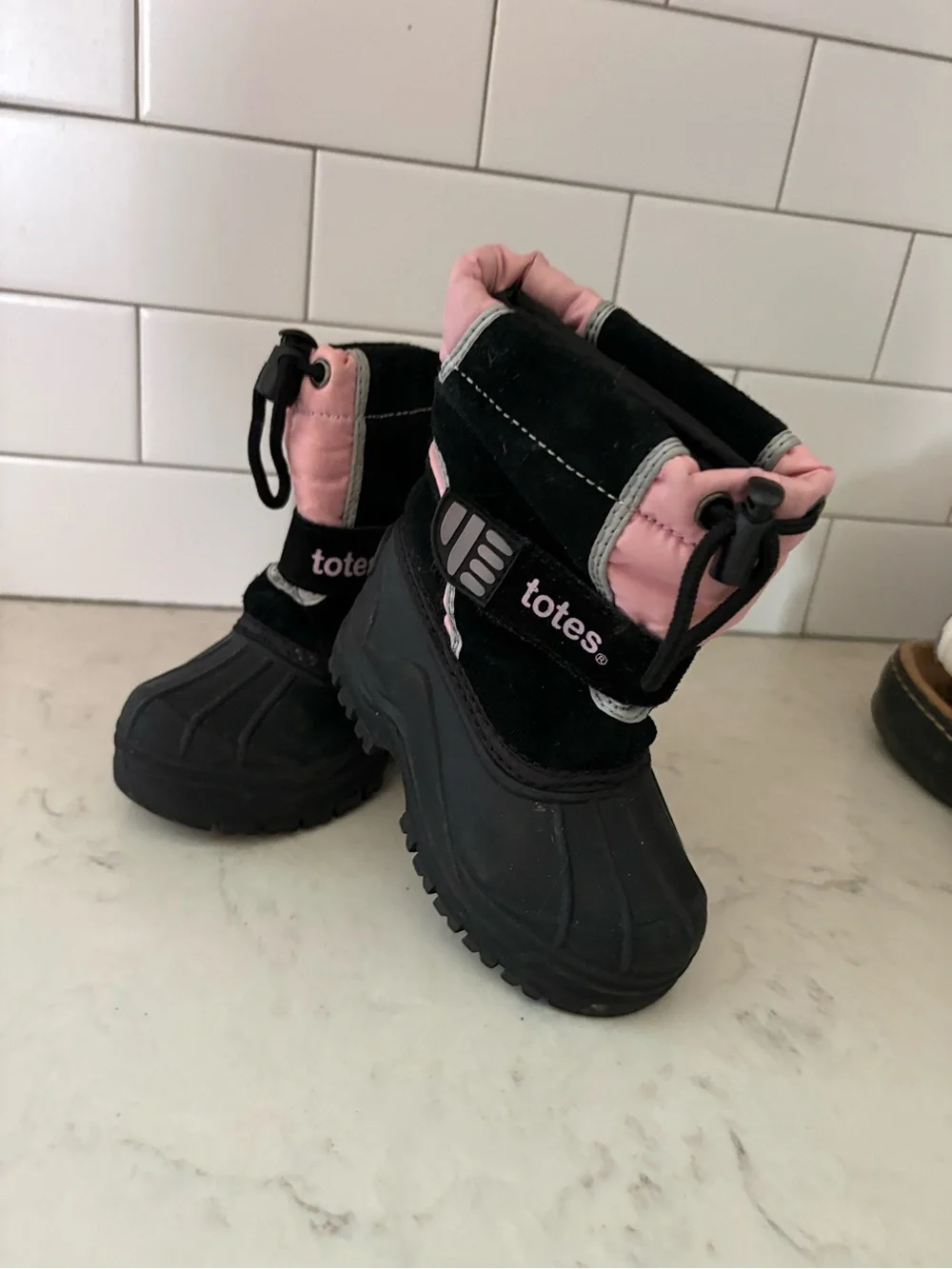Totes Girls Snow Boots Size 6M Pink Black Waterproof Insulated Winter Boots